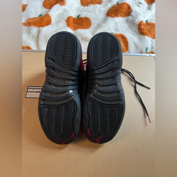 Reverse Flu Game Jordan 12 Retro - Picture 6 of 7
